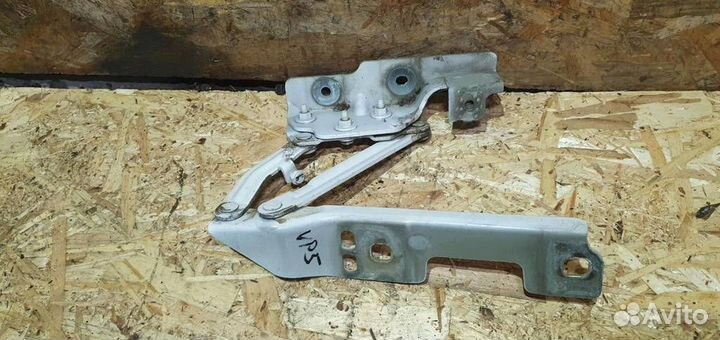 Петля капота левая Opel Astra J GTC 2012-2017