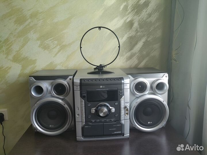 Домашний мини-кинотеатр с караоке