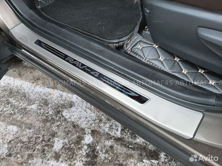 Накладки на пороги широкие Toyota RAV4 XA40 13-19г