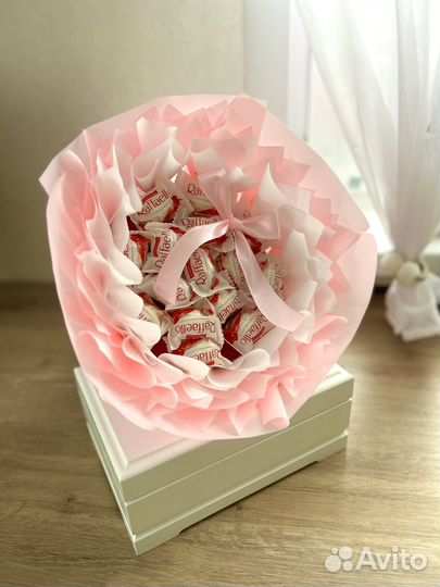 Вкусный, сладкий букет для дам из raffaello