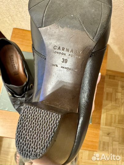 Полуботинки женские кожаные Carnaby 39