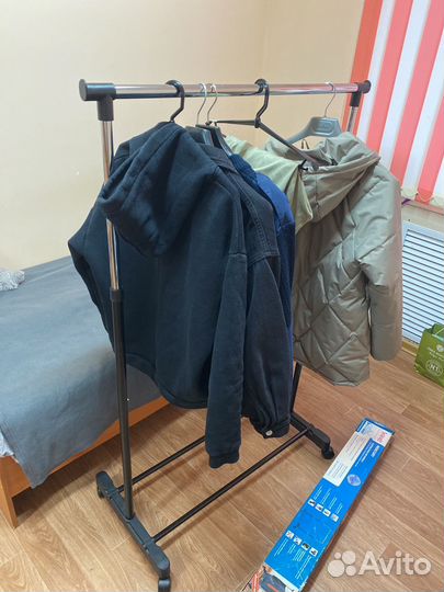 Вешалка для одежды напольная металлическая