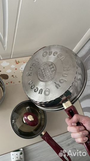 Набор кастрюль и сковорода