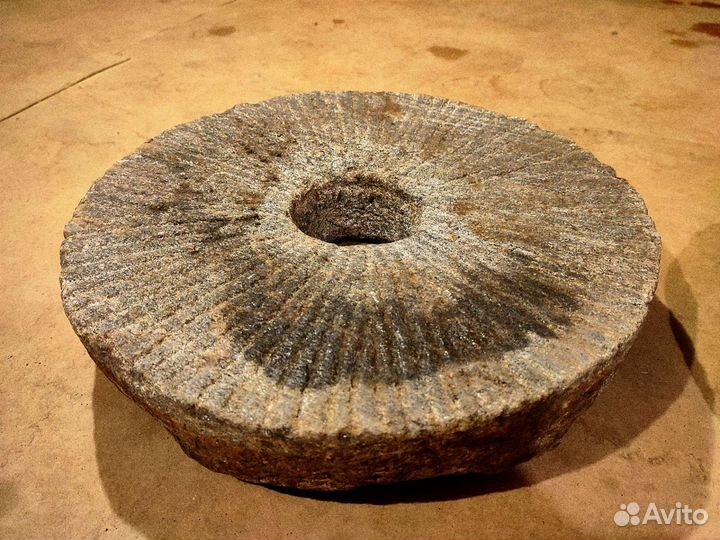 Жернова старинные гранит