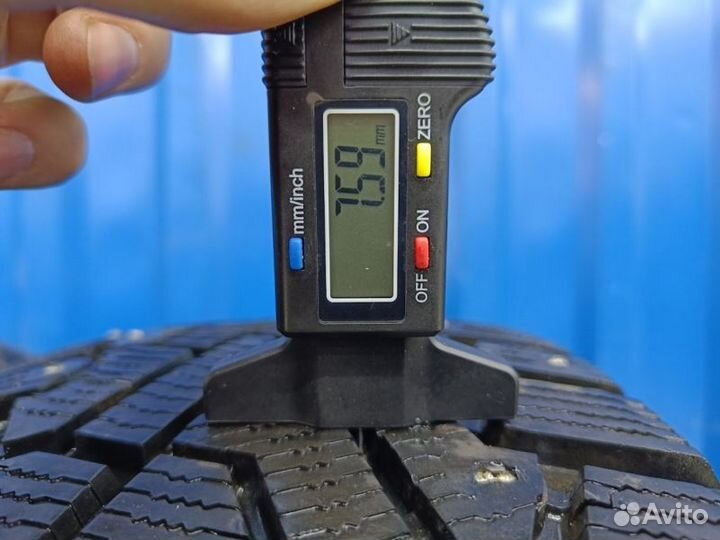 Pirelli Ice Zero 215/70 R16