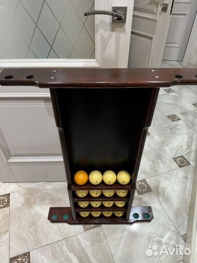 Шары для бильярда, полка