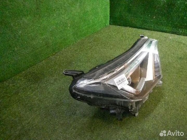 Фара правая Toyota RAV4