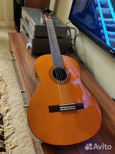 Акустическая гитара yamaha c40