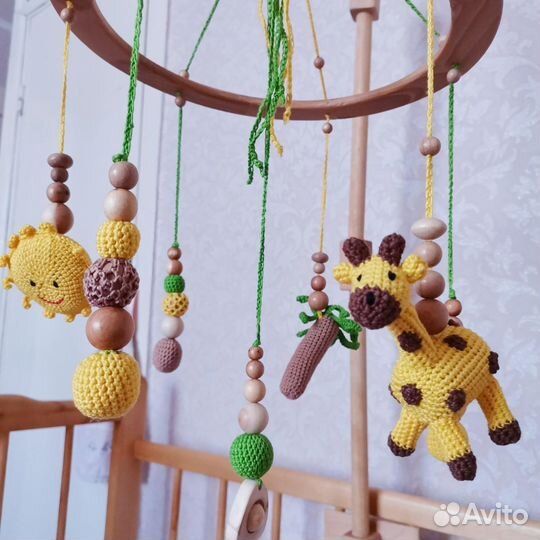 Музыкальный мобиль на кроватку