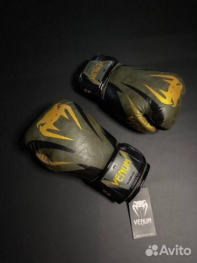 Боксерские перчатки Venum