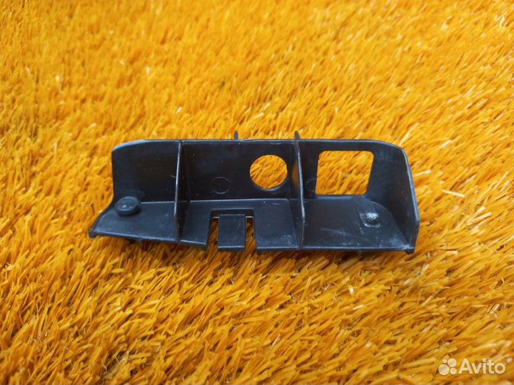 Кронштейн порога передний левый Mercedes-Benz