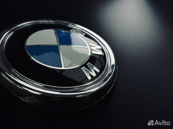 Эмблема bmw f15