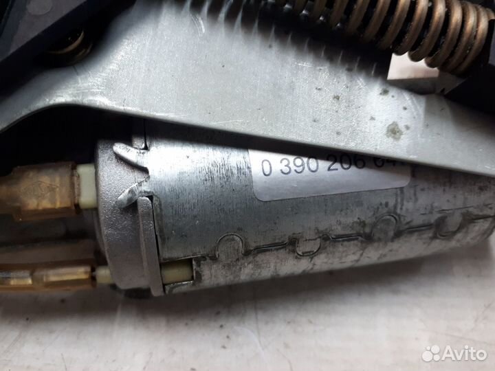 Механизм подачи ремня на Mercedes-Benz W140 CL SEC