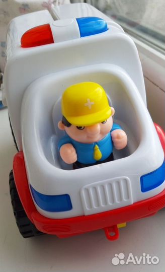 Игрушка скорая помощь