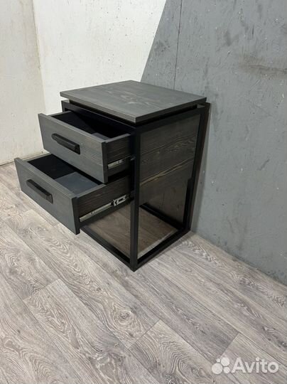 Тумбочка прикроватная