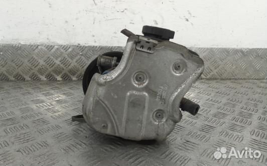 Насос гу бензиновый mercedes benz C-class W204 (LN