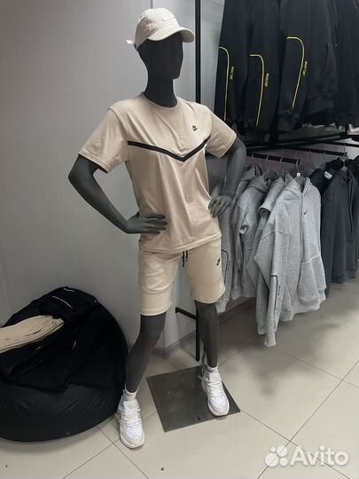 Манекен Reebok