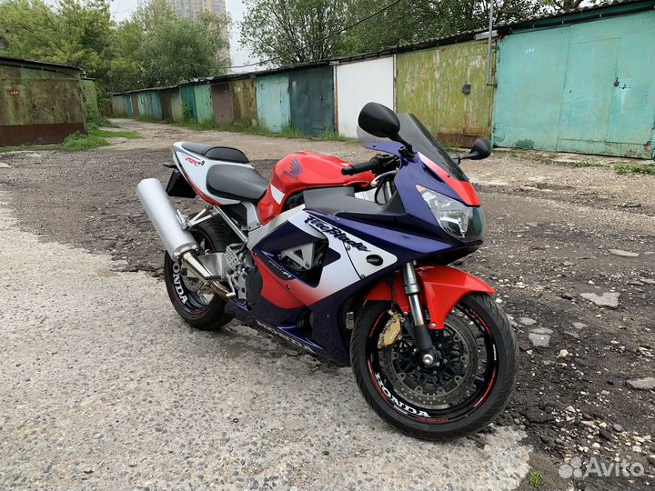 Honda CBR900RR Fireblade (929)
