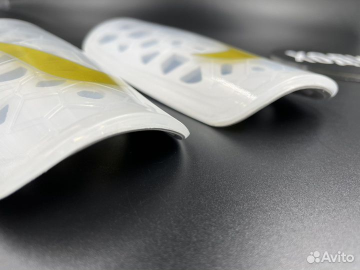 Щитки футбольные nike white