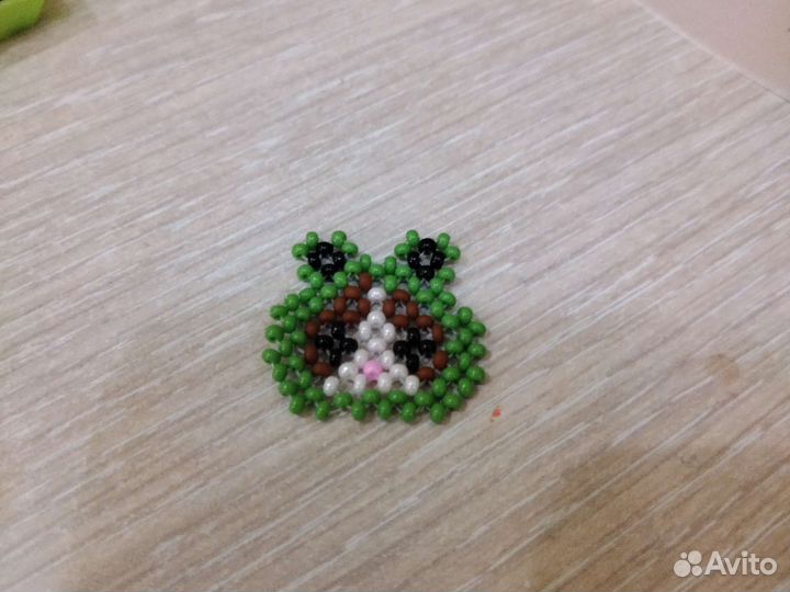 Фигурки из бисера плоская кот в шапке лягушки