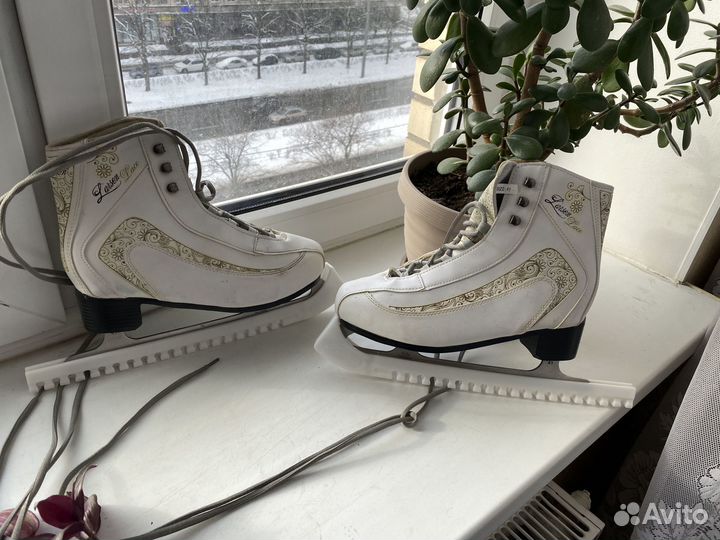 Коньки фигурные женские 41 размер