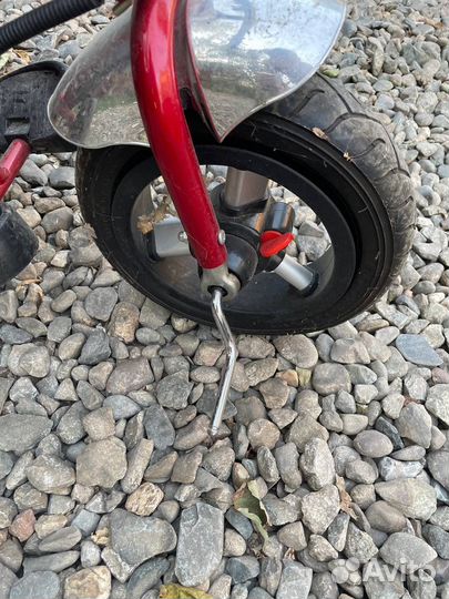 Детский трехколесный велосипед с ручкой