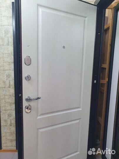 Дверь входная 3х контурная