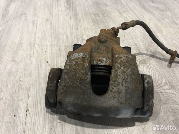 Суппорт тормозной передний левый Ford Focus 3 pnda