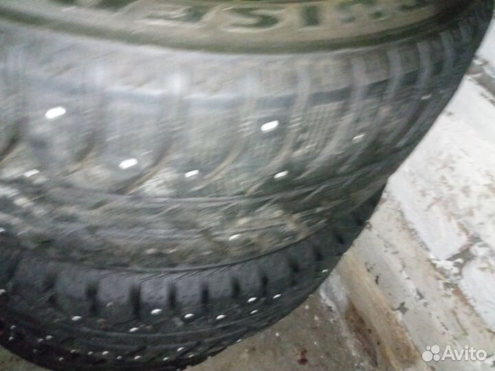 Шины зимние шипованные Бриджстоун 205/60-16