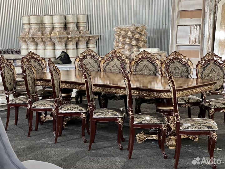 Стол и стулья