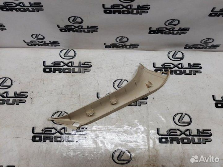 Обшивка крышки багажника задняя правая Lexus