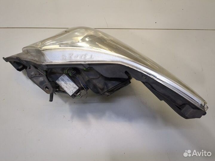 Фара (передняя) Toyota Avensis 3, 2010