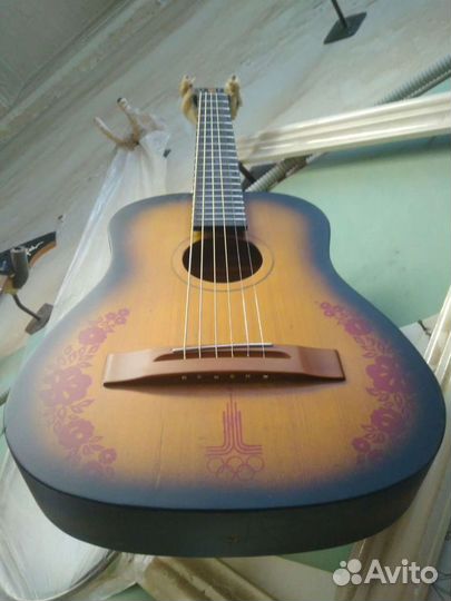 Акустическая гитара