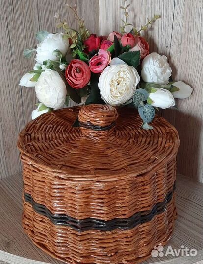 Корзина плетеная с крышкой