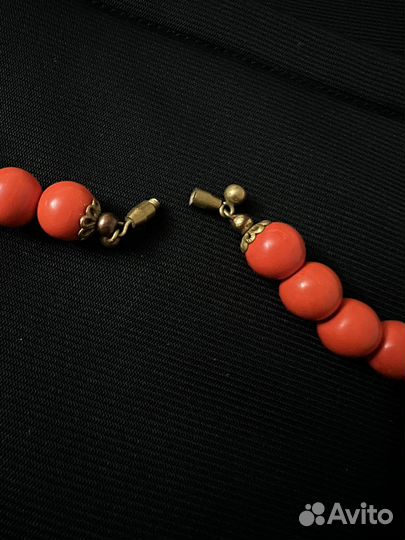 Коралловые бусы