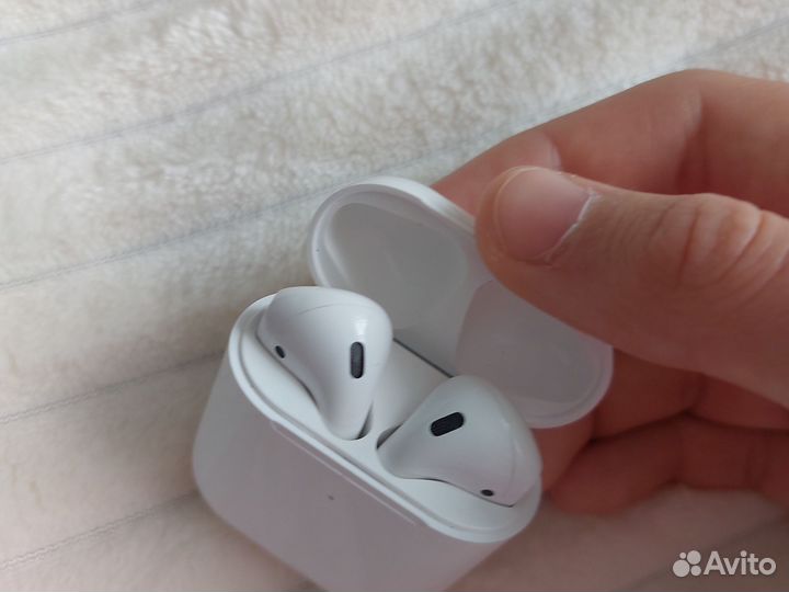 Беспроводные наушники apple airpods