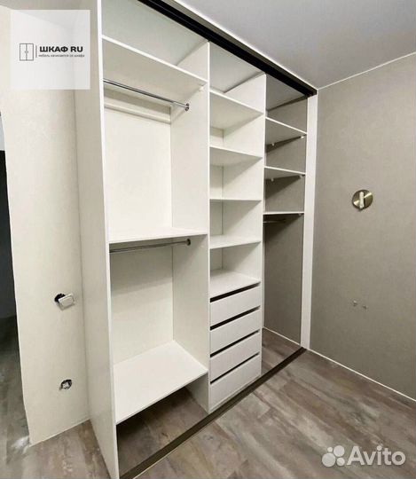 Встроенный распашной шкаф