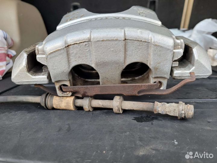 Суппорт volvo xc60 xc90 передний левый 36002411