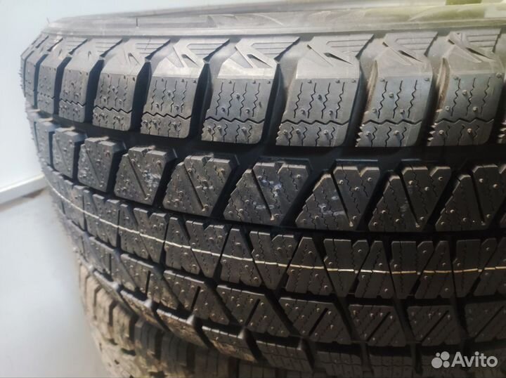 Bridgestone Blizzak DM-V3 275/45 R21 110T