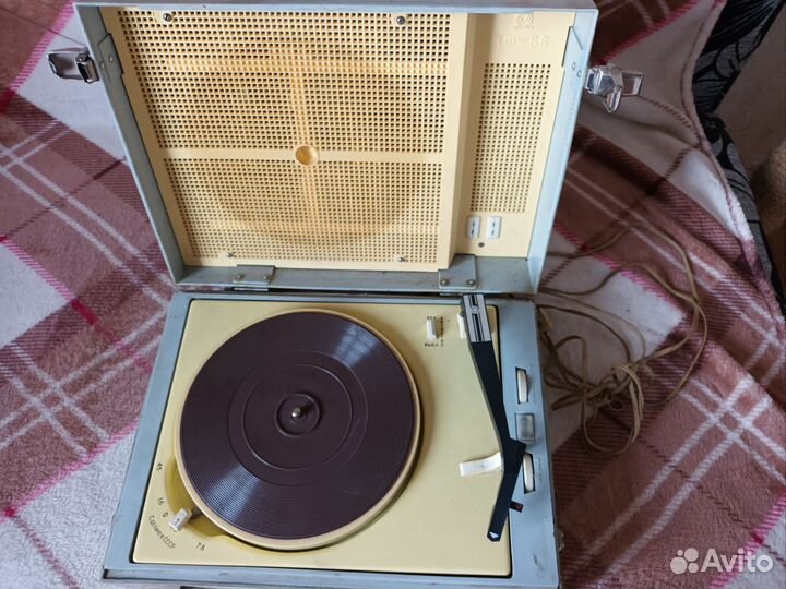 Виниловый проигрыватель cccр 60ые годы