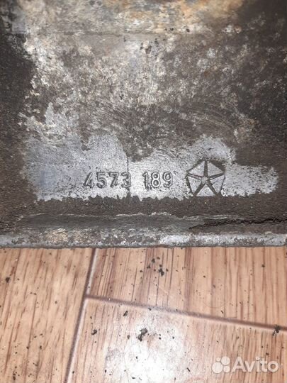 Кронштейн Крайслер 4573189