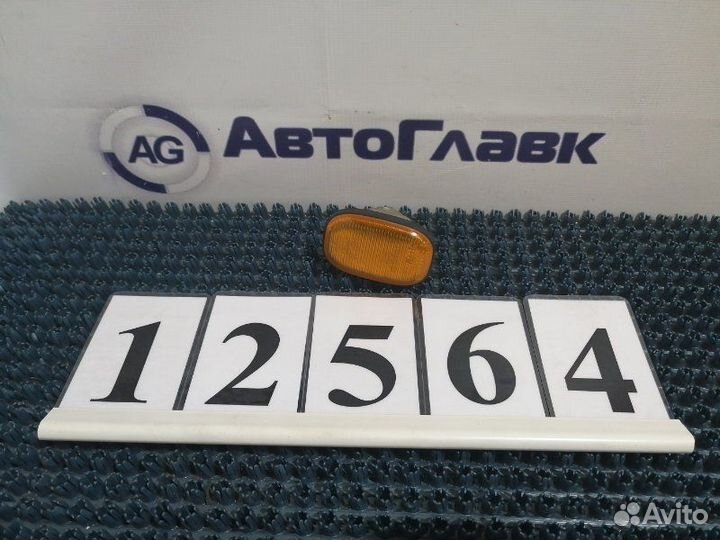 Повторитель поворота Toyota Gaia