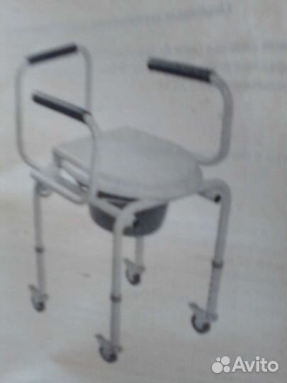 Кресло-стул с санитарным оснащением (с колесами)