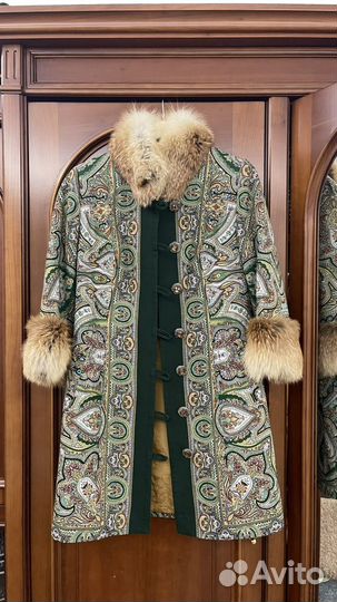Пальто утепленное с лисой