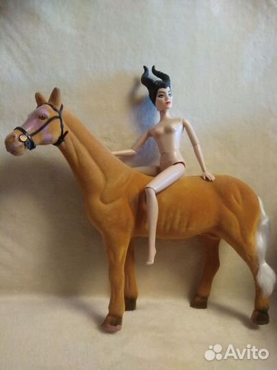 Кукла Малефисента конь лошадь для куклы типа Барби