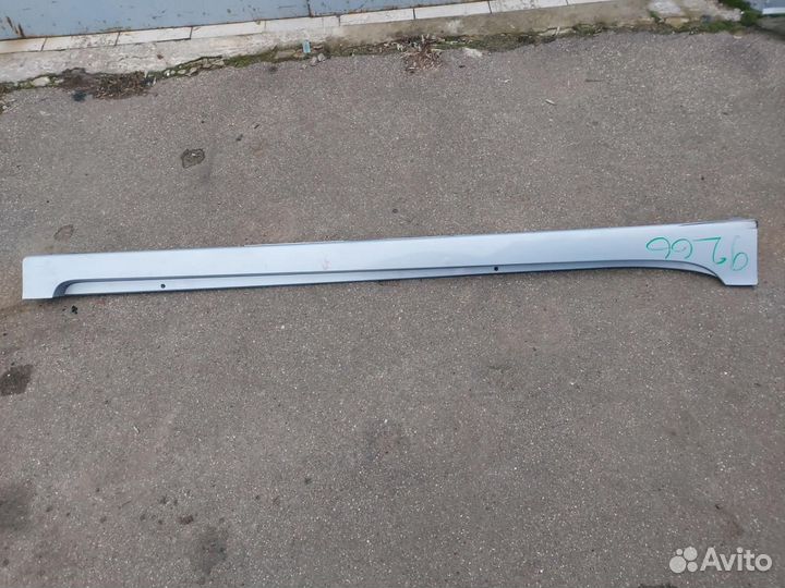 Накладка на порог правая Toyota Prius 3 ZVW30