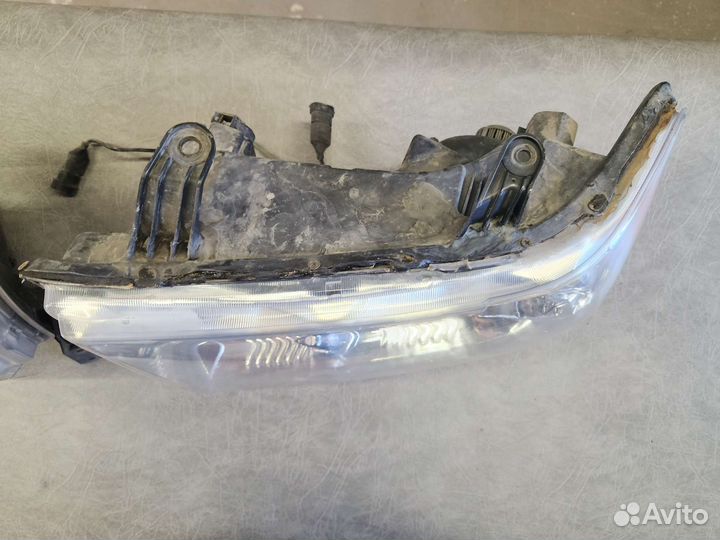 Передние фары Toyota Tundra 2007-2013