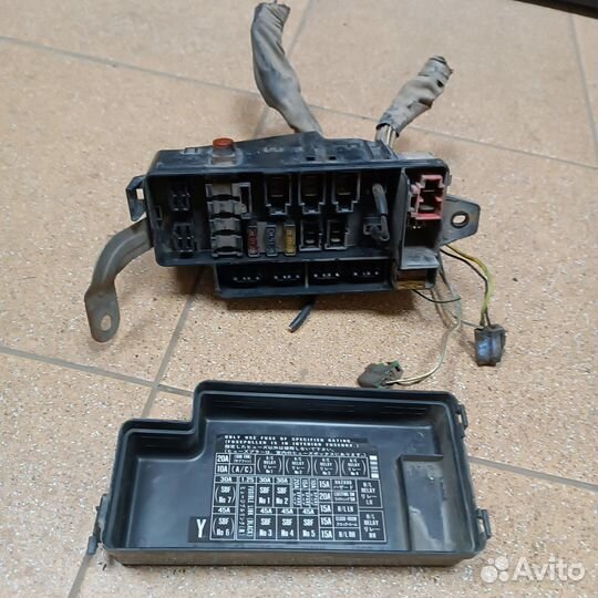 Блок предохранителей подкапотный Subaru Legacy 2