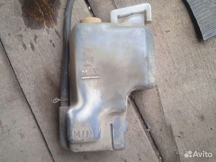 Расширительный бачок Ниссан Вингроад Y10