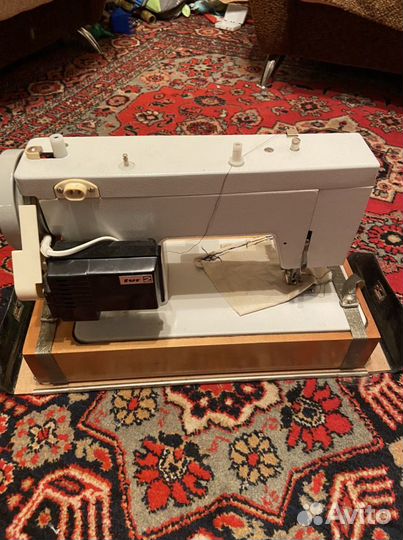 Швейная машина Чайка 134